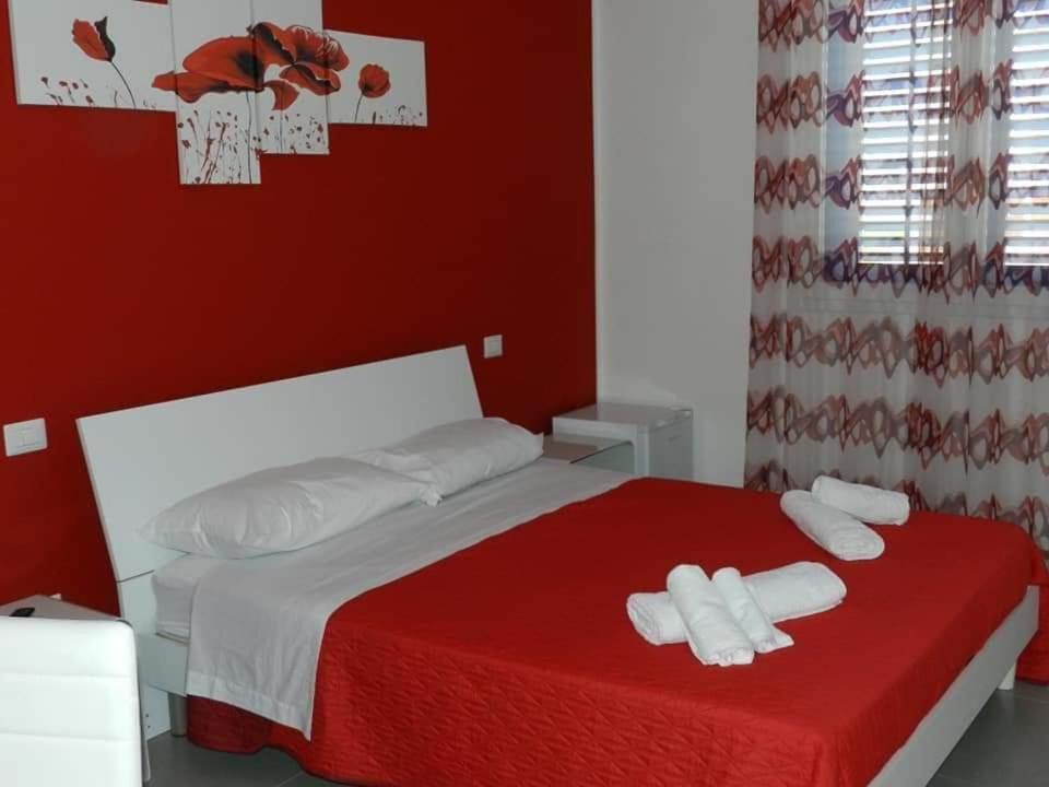 L'Isola Del Sole Bed and Breakfast Castelluzzo Exteriör bild